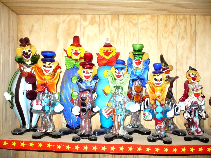 Collection de clowns en verre